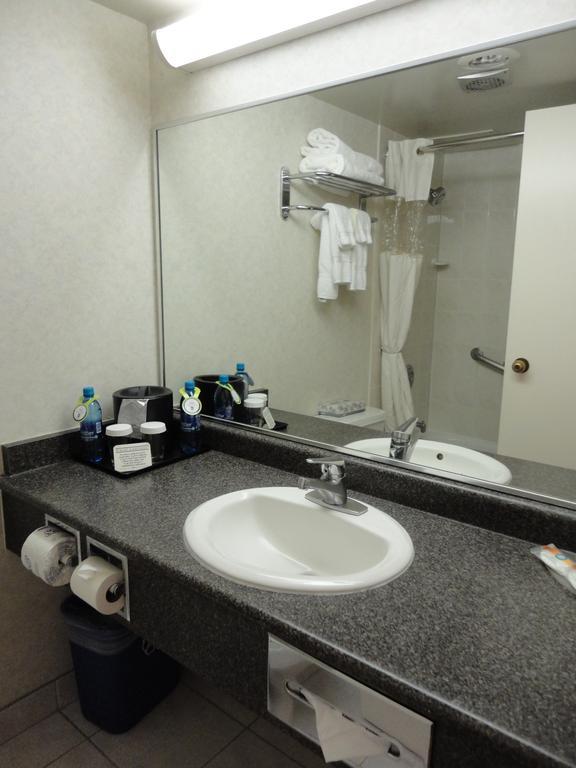 Quality Hotel Downtown-Inn At False Creek バンクーバー エクステリア 写真