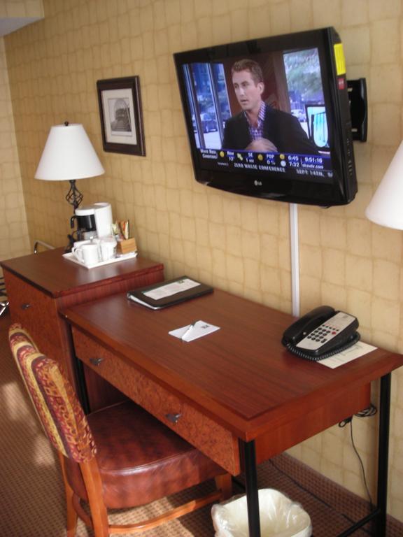 Quality Hotel Downtown-Inn At False Creek バンクーバー 部屋 写真